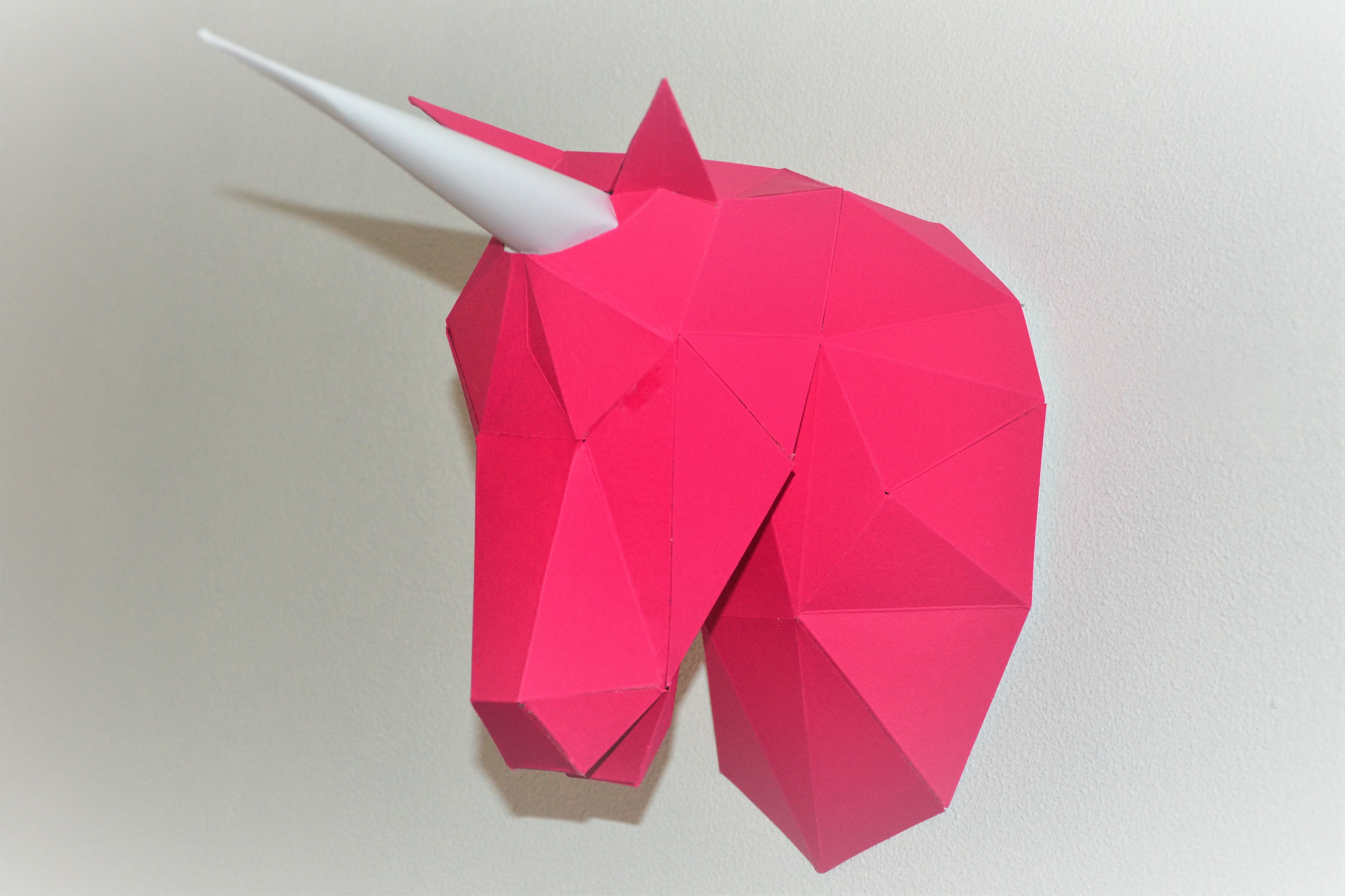 Trophée licorne origami décor papier en 3D de chez Agent Paper